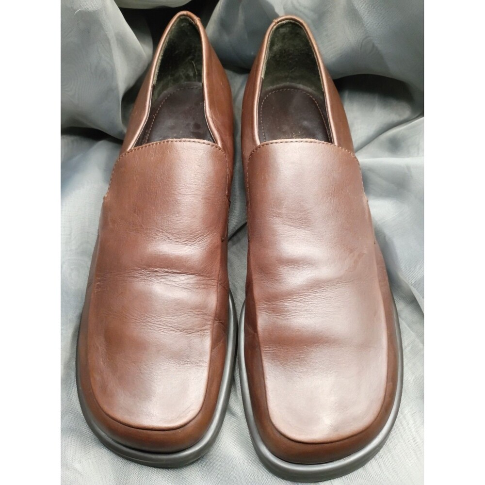 Franco Sarto Woman's brown leather square-toe slip-on loafers 7.5M